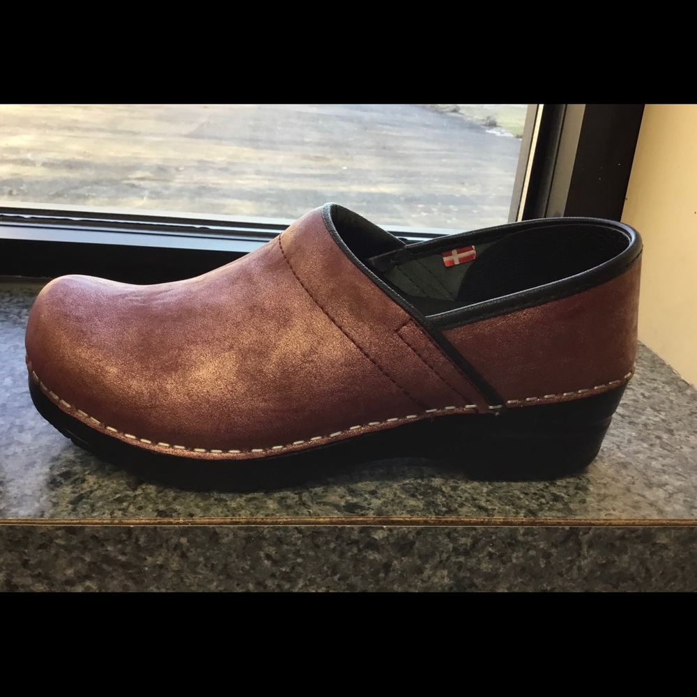 Sanita Danish Clogs Bordeaux Metallic Size 8